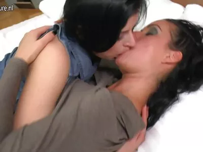 الاطفال المشاغبين يحتفلون طوال فيلم سيكس للكبار الليل