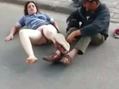 التدخين سيكس للكبار فقط شقراء الساخنة يحب القيام بالتمارين الرياضية
