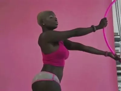 سمراء قرنية ليلى لي يستمني بحماس في افلام سكس اجنبى للكبار فقط السرير