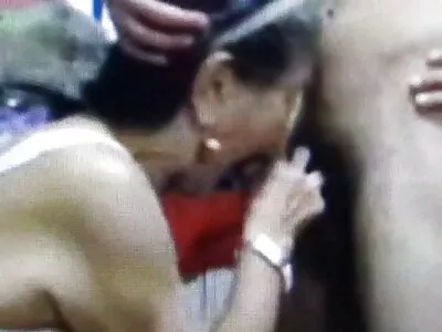 حصلت امرأة شقراء في فيلم للكبار فقط سكس ثوب وردي مسمر