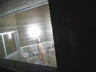 شيء تمنحه فلم سكس مترجم للكبار (شيلا) لتهدئة خادمتها